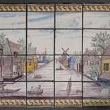 Makkum Fliesenbild aus 24 polychrom bemalten Fliesen "Holländische Stadt am Kanal", um 1800, 12,5x12,5cm, min. best., 6 Fliesen rest. - photo 1