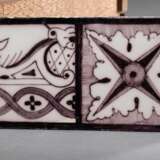 58 Delfter Fliesen Fries mit Mangan Dekor "Ornamente", L. ca. 13,4cm (L. zusammen ca. 780cm) - photo 3