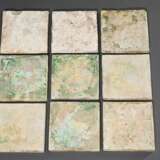9 Diverse Fliesen mit Unterglasurblauer Malerei "Seenymphen", "Meeresunwesen", "Delphin" und "Wal", 4x Eckbemalung Rosetten, 3x Spinne, 2x Ochsenköpfe mit Dreistrahl, Holland 3. Dr… - photo 6