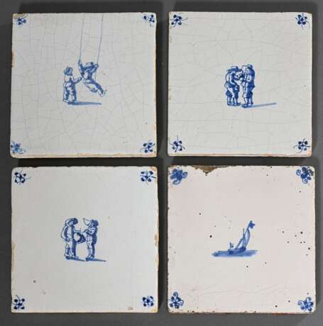 4 Diverse Fliesen mit Unterglasurblauer Malerei "Kinderspiele" und "Segelschiff" sowie Spinnenecken, Holland um 1800, 13x13cm, min. best., Vgl.: Pluis, De Nederlandse Tegel, S. 383 - Foto 2