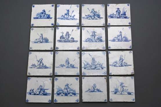 16 Diverse holländische Fliesen mit Blaumalerei Motiven "Hirten in Landschaft" sowie Spinnenecken, um 1800, je 13x13cm, min. best. - photo 2