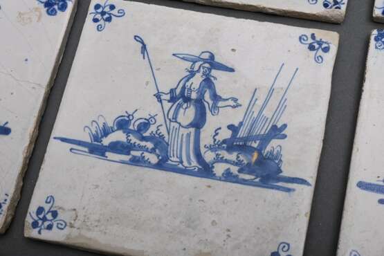 16 Diverse holländische Fliesen mit Blaumalerei Motiven "Hirten in Landschaft" sowie Spinnenecken, um 1800, je 13x13cm, min. best. - photo 3