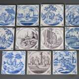 11 Diverse Fliesen mit Unterglasurblauer und Mangan Malerei "Biblische Szenen", "Genreszene", "Schäferszene", Spinnen-, Ochsenkopfecken mit kurzen seitlichen Strichen, Holland ab 1700, 13x13… - photo 2