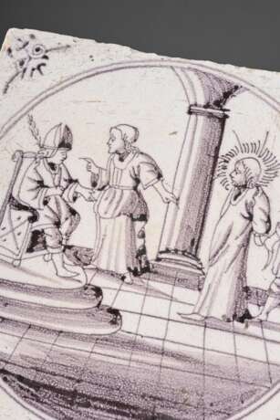 11 Diverse Fliesen mit Unterglasurblauer und Mangan Malerei "Biblische Szenen", "Genreszene", "Schäferszene", Spinnen-, Ochsenkopfecken mit kurzen seitlichen Strichen, Holland ab 1700, 13x13… - photo 5
