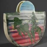 Portanier, Gilbert (1926-2023) Keramik Vase, heller Scherben mit farbiger Aufglasurmalerei "Abstrakte Figuren", schauseitig mit Relief zweier Brüste, sign./dat. 89, 32,5x31,5cm - photo 2