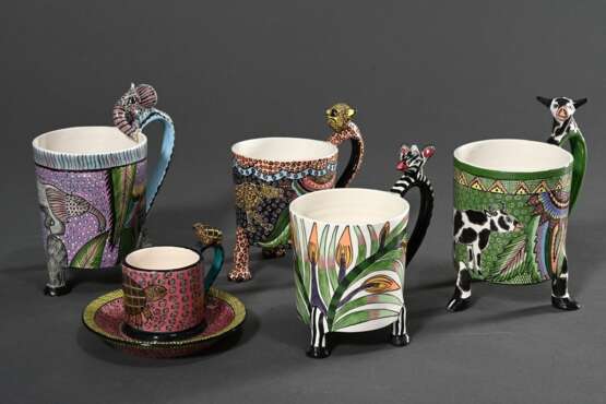 5 Diverse Teile moderne Ardmore Studio Künstlerkeramik "Tiere": 4 Becher und Mokkatasse/UT, Boden bez.: "Made by Pheneas, Ardmore Studio", H. 7-15,5cm - Foto 1