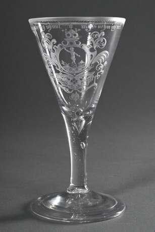 Zartes Barock Kelchglas mit feiner Schliffkartusche und Spruch „Nichts bring ich mit, Nichts nehm ich mit“, Blase im Stiel, umgeschlagener Fußrand, Abriss, H. 17,2cm - photo 1