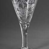 Zartes Barock Kelchglas mit feiner Schliffkartusche und Spruch „Nichts bring ich mit, Nichts nehm ich mit“, Blase im Stiel, umgeschlagener Fußrand, Abriss, H. 17,2cm - photo 1