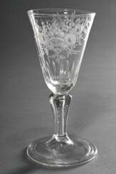 Zartes Barock Kelchglas mit feinem floralem Schliff, Blase im polygonal gezogenem Stiel, Abriss, H. 15cm