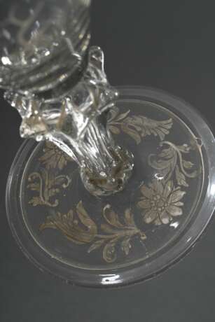 Zartes Barock Kelchglas mit feiner Emaille Malerei in Weiß, Silber und Gold "Vögel in Zweigen", gezogener Stiel, umgeschlagener Fußrand, Abriss, H. 15cm, min. berieben - photo 6
