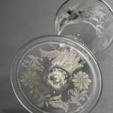 Zartes Barock Kelchglas mit feiner Emaille Malerei in Weiß, Silber und Gold "Vögel in Zweigen", gezogener Stiel, umgeschlagener Fußrand, Abriss, H. 15cm, min. berieben - photo 7