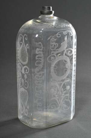 Oktogonale alpenländische Schnapsflasche mit abstrahiertem floralem Schliff und Bleigewinde, 18.Jh., 18,2x8,5x6cm, Verschluss verloren - Foto 1