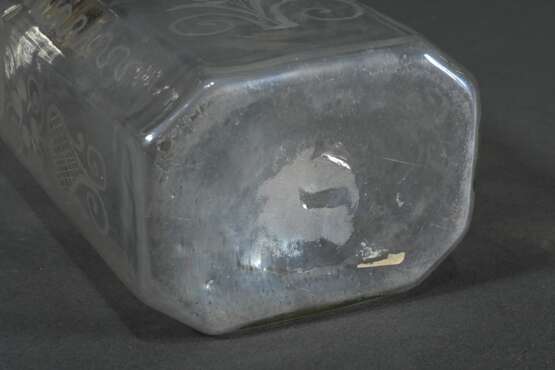 Oktogonale alpenländische Schnapsflasche mit abstrahiertem floralem Schliff und Bleigewinde, 18.Jh., 18,2x8,5x6cm, Verschluss verloren - Foto 4