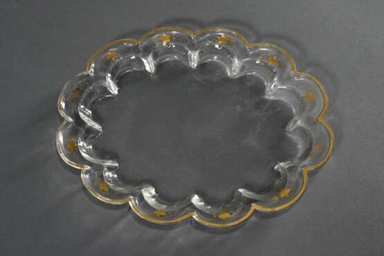 6 Teile Biedermeier Glas mit floraler Goldmalerei, um 1850: Karaffe mit eingezogener Wandung (H. 19,5cm), mehrfach eingezogenes Tablett (22x27cm) und 4 Stamper (H. 7,2cm), min. best., berieben - Foto 6