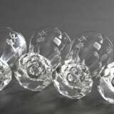 4 Kleine Freimaurer Schnapsbecher in Form von Facettenfußkanonen mit eingeschliffenen Symbolen, Böhmen um 1900, H. 8,4cm, Vgl.: Museum für Hamburgische Geschichte (Hrsg.), Freimaurer, figürliche Porzellane und andere Geb… - photo 2