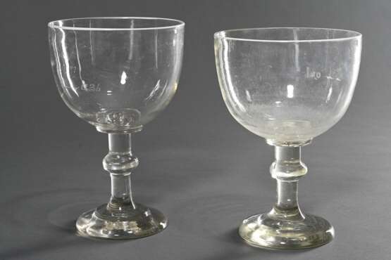 2 Diverse Berliner Weisse Gläser mit Milchglas Lippenrand und Eichstrich "0,4l / 0,3l", H. 21,5/22,2cm, Gebrauchsspuren - photo 2