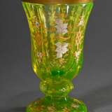 Biedermeier Uranglas Becher mit floraler Emaille- und Goldbemalung, um 1840/50, H. 16,6cm, Fuß min. best. - Foto 1