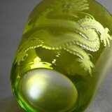 Hellgrünes Rotter Glas "Drache", am Boden sign. "R 90", Lübeck, H. 8cm - Foto 3