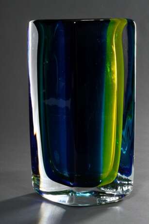 Venini Vase „Fiji“, farbloses Glas mit blauen, gelben und grünen Einschmelzungen, Entw.: Fulvio Bianconi, Ausführung 1999, Boden sign./dat., H. 32cm - Foto 2