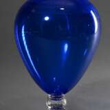 Venini Vase „Veronese“, blaues und farbloses Glas, Entw.: Vittorio Zecchin um 1921, Ausführung später, Fuß sign., H. 25,5cm, Gebrauchsspuren - фото 1