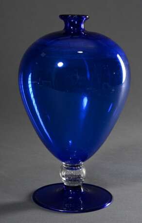 Venini Vase „Veronese“, blaues und farbloses Glas, Entw.: Vittorio Zecchin um 1921, Ausführung später, Fuß sign., H. 25,5cm, Gebrauchsspuren - фото 1