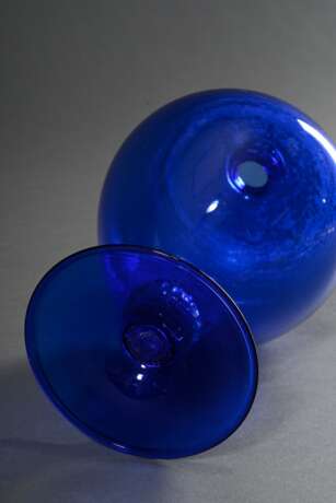 Venini Vase „Veronese“, blaues und farbloses Glas, Entw.: Vittorio Zecchin um 1921, Ausführung später, Fuß sign., H. 25,5cm, Gebrauchsspuren - фото 4