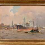 Mühlhan, Adolf (1886-1956) „Schiffsverkehr im Hamburger Hafen“, Öl/Hartfaser, u.l. sign., 30,5x40,5cm (m.R. 38,7x48,7cm) - photo 2