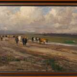 Schwinge, Friedrich (1852-1913) „Heimtrieb der Herde“, Öl/Holz, u.r. sign., verso auf Klebeetikett "Galerie Commeter/ Hamburg" bez./betit., 42x61,5cm (m.R. 48,3x67,5cm), Craquelé - photo 2