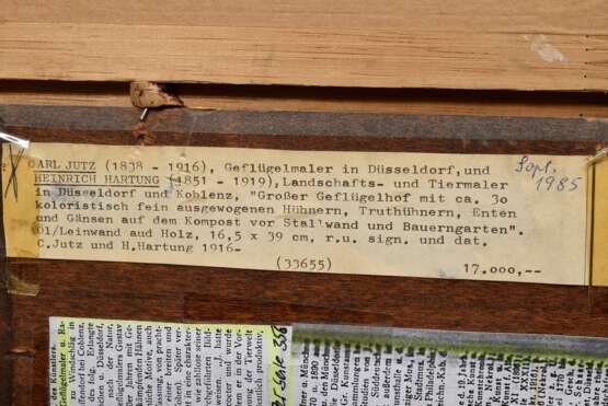 Jutz, Carl I (1838-1916) und Hartung, Heinrich (1851-1919) "Großer Geflügelhof" 1910(?), Öl/Leinwand auf Holz kaschiert, u.r. sign./dat., Prunkrahmen, 16,4x39,3cm (m.R. 37,5x60,5cm), min. Defekte der Maloberflä… - photo 6