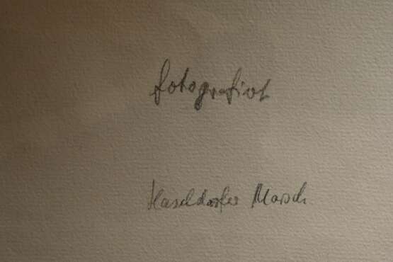 Hartmann, Erich (1886-1974) "In der Haseldorfer Marsch", Aquarell/Kohle, verso Nachlassstempel und bez., freigestellt gerahmt, 42,7x59,7cm (m.R. 62x78,5cm), min. Altersspuren - photo 5