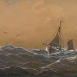Leitner, Heinrich (1842-1913) „Logger bei bewegter See“ 1904, Aquarell/Bleistift, u.l. sign./dat., verso auf Klebeetiketten bez./betit., 41,x77cm (m.R. 51x86cm), gebräunt, o.r. Riss - photo 1