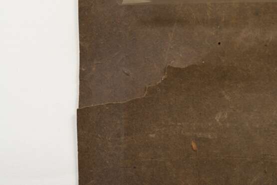 Unbekannter Künstler des frühen 20.Jh. "Weiblicher Torso", Gouache/Aquarell/Papier mit Holzprägung, l. bez. "5.10.", BM 46x29,5cm, Risse, rest., Altersspuren - Foto 4