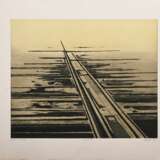 Eglau, Otto (1917-1988) "Sylt VI" 1974, Farbradierung, 21/100, u. sign./num./dat./bez., PM 39,8x49,5cm, BM 54x76,5cm, am Rand leicht fleckig, knickspurig - Foto 2