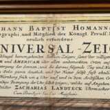 Homann, Johann Baptist (1664-1724) "Geographische Universal-Zeig und Schlag-Uhr", colorierter Kupferstich, PM 49,5x58,5cm (m.R. 55x64cm), Mittelfalz, kleine Defekte - photo 4