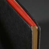 Schreyer, Lothar (1886-1966) Buch "Kreuzigung. Spielgang Werk VII" 1920, 78 einseitig gedruckte Holzschnitte, 76 davon handkoloriert, in Pappband in Original-Schuber (alter Wasserschaden) mit aufkaschiertem Tit… - photo 4