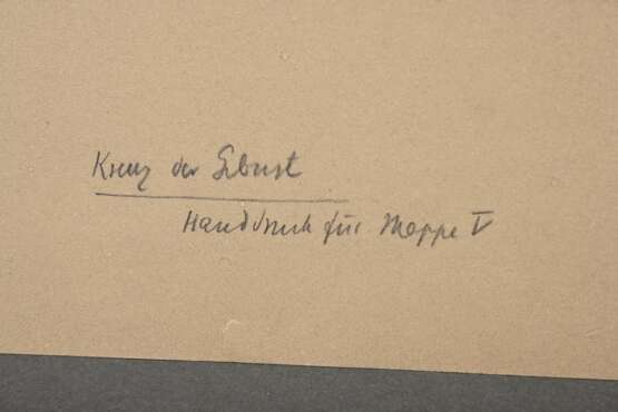 Schreyer, Lothar (1886-1966) "Kreuz der Geburt" 1923, Farblithographie, u. sign./dat./bez. ("Handdruck für Mappe V"), PM 20x20cm, BM 39,6x29,6cm, u. Riss (~0,8mm), leichte Altersspuren, Provenienz: Ge… - photo 3