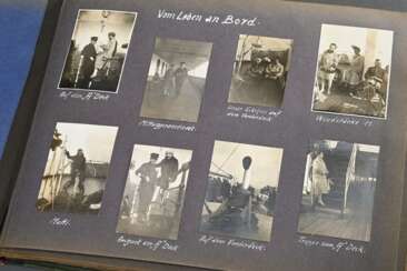 Reise-Fotoalbum &quot;Spitzbergen Reise auf der MS Monte Olivia, 1928&quot; mit ca. 130 s/w Fotografien (versch. Größen), dazu Land-, See- und Ansichtskarten, Menükarten, Werbeprospekte, Taufschein und getrocknete, einge…