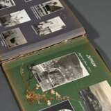 Reise-Fotoalbum "Spitzbergen Reise auf der MS Monte Olivia, 1928" mit ca. 130 s/w Fotografien (versch. Größen), dazu Land-, See- und Ansichtskarten, Menükarten, Werbeprospekte, Taufschein und getrocknete, einge… - фото 2