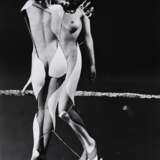 Ubac, Raoul (1910-1985) "Le combat de Penthésilée", 1937/2008, Fotographie, verso bez., Griffelkunst, PM 25,5x19cm, BM 30,5x24cm - photo 1