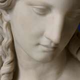 Überlebensgroße Marmor Büste „Eirene“ nach „Friedensgöttin Eirene mit dem Plutosknaben“, 2. Hälfte 19.Jh., 81x58x45cm, leichte Altersspuren, Provenienz: Ludwig Lippert (1835-1918), danach Familienbesitz - photo 3