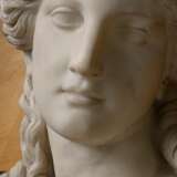 Überlebensgroße Marmor Büste „Eirene“ nach „Friedensgöttin Eirene mit dem Plutosknaben“, 2. Hälfte 19.Jh., 81x58x45cm, leichte Altersspuren, Provenienz: Ludwig Lippert (1835-1918), danach Familienbesitz - photo 4