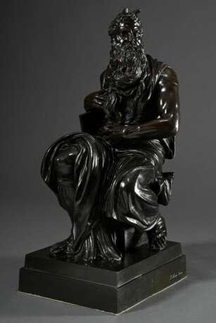 Große Grand Tour Souvenir Bronze Figur „Mose“ nach Michelangelo, auf eckigem Postament (21x26cm), Guss "G. Nisini - Roma", um 1880, H. 54cm - photo 1