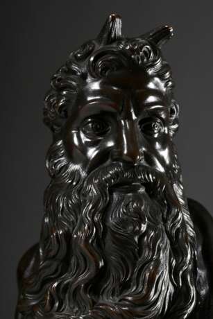 Große Grand Tour Souvenir Bronze Figur „Mose“ nach Michelangelo, auf eckigem Postament (21x26cm), Guss "G. Nisini - Roma", um 1880, H. 54cm - photo 7