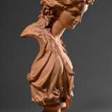 Terracotta Büste „Allegorie der Flora“ auf eckigem Postament, um 1890, H. 60cm, Witterungsspuren - photo 3