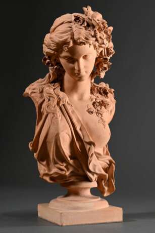 Terracotta Büste „Allegorie der Flora“ auf eckigem Postament, um 1890, H. 60cm, Witterungsspuren - photo 4
