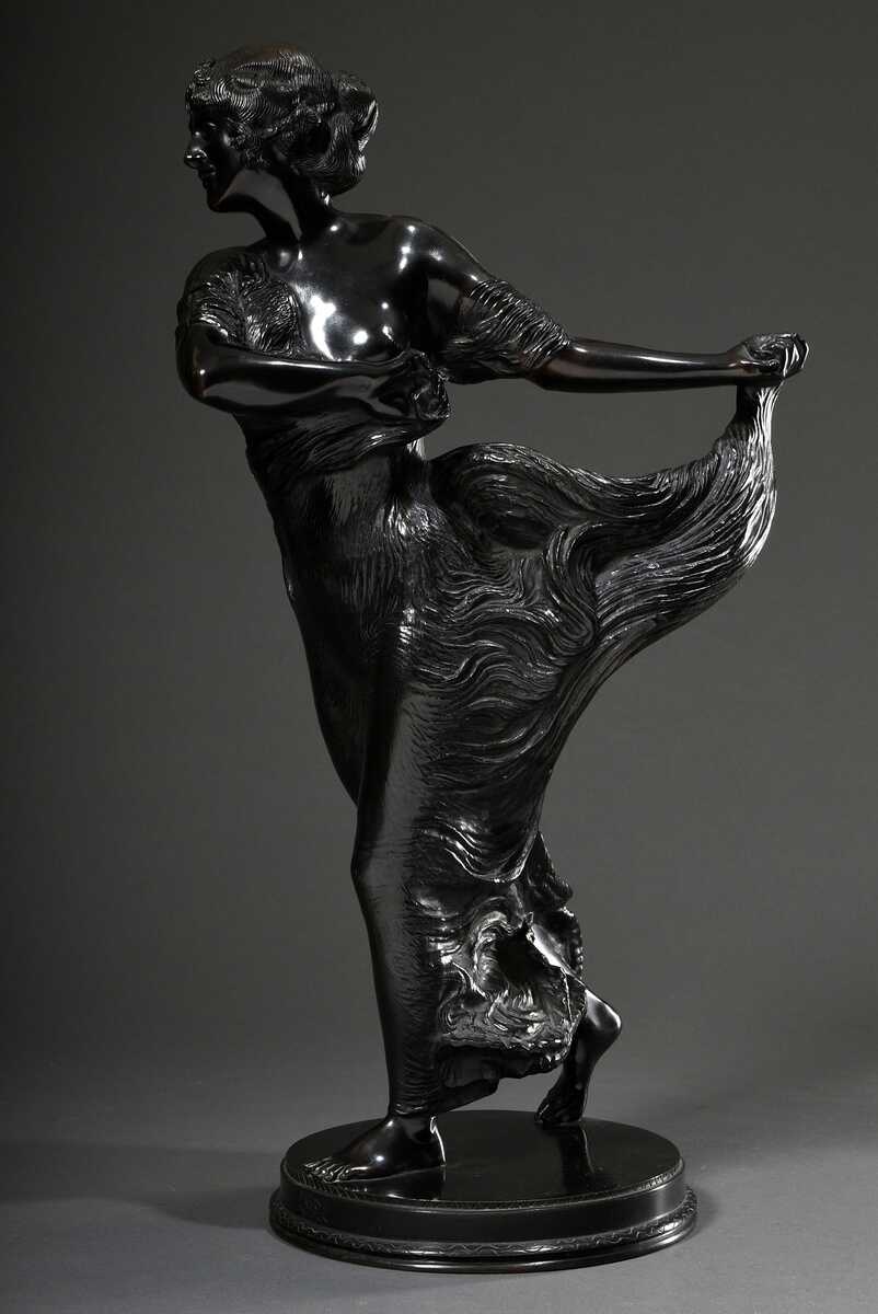 Stuck, Franz v. (1863-1928) "Tänzerin" 1897/1898, Bronze dunkel patiniert, vorne an der Plinthe sign. "Franz von Stuck", verso "Guss C. Leyrer München", nach 1906, H. ca. 63cm Stuck, Franz v. (1863-1928) "Tänzerin" 1897/1898, Bronze dunkel patiniert, vorne an der Plinthe sign. "Franz von Stuck", verso "Guss C. Leyrer München", nach 1906, H. ca. 63cm