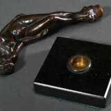 Klimsch, Fritz (1870-1960) "Stehender weiblicher Akt", Bronze patiniert, auf schwarzem Marmorsockel zum Stecken (Petschaft), u. monogr., Gießerstempel "H. Noack/ Berlin", H. 18,5cm, kleiner Kratzer - photo 4