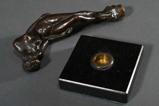 Klimsch, Fritz (1870-1960) "Stehender weiblicher Akt", Bronze patiniert, auf schwarzem Marmorsockel zum Stecken (Petschaft), u. monogr., Gießerstempel "H. Noack/ Berlin", H. 18,5cm, kleiner Kratzer - photo 4