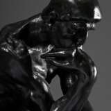 Rodin, Auguste (1840-1917) "Der Denker", Kunstbronze, 90/998, Nachguss Royal Art Galerie, H. 39,8cm (m. Sockel) - photo 4