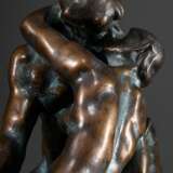 Rodin, Auguste (1840-1917) "Der Kuss", Bronze patiniert, 42/499, Nachguss Royal Art Galerie, H. 26,6cm (m. Sockel) - photo 2